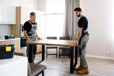 فريق عمل نقل أثاث محترف